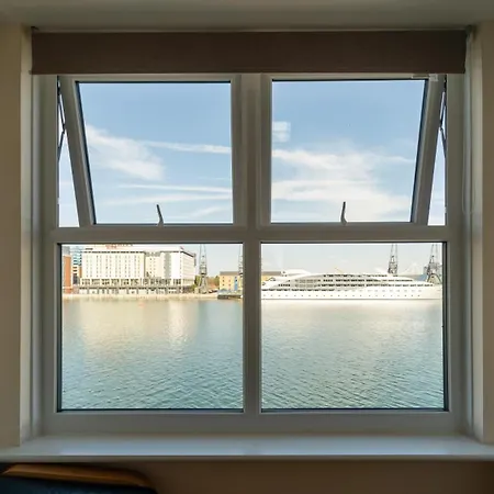 Luxury Riverview 2Bed Apt- 5 Mins From Excel London, Canary Wharf, 02 Arena - Free Parking - Playstation 4 Provided Extérieur photo