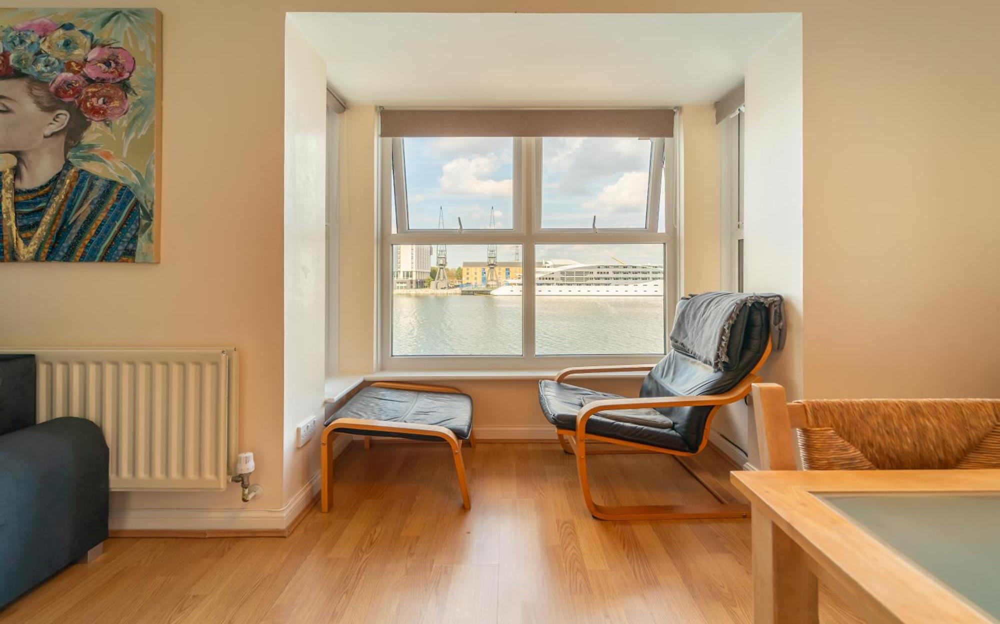 Luxury Riverview 2bed Apt- 5 Mins From Excel London, Canary Wharf, 02 Arena - Free Parking - Playstation 4 Provided Appartement *
