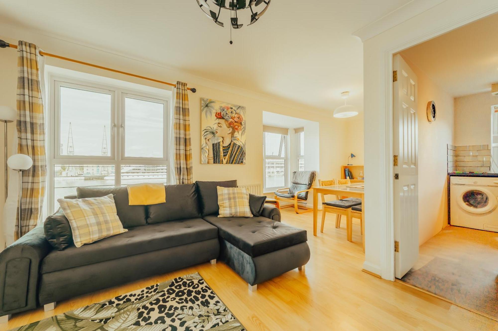 Luxury Riverview 2bed Apt- 5 Mins From Excel London, Canary Wharf, 02 Arena - Free Parking - Playstation 4 Provided Appartement *