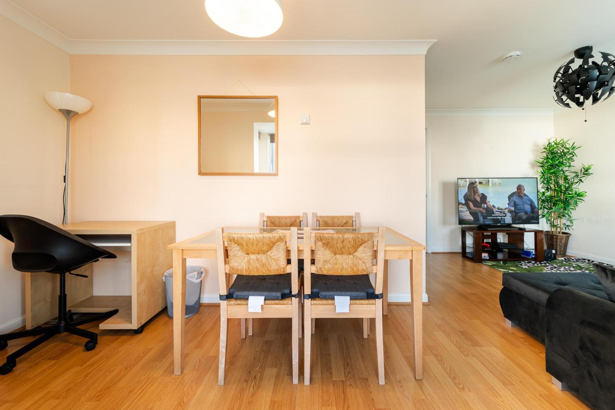Luxury Riverview 2bed Apt- 5 Mins From Excel London, Canary Wharf, 02 Arena - Free Parking - Playstation 4 Provided Appartement