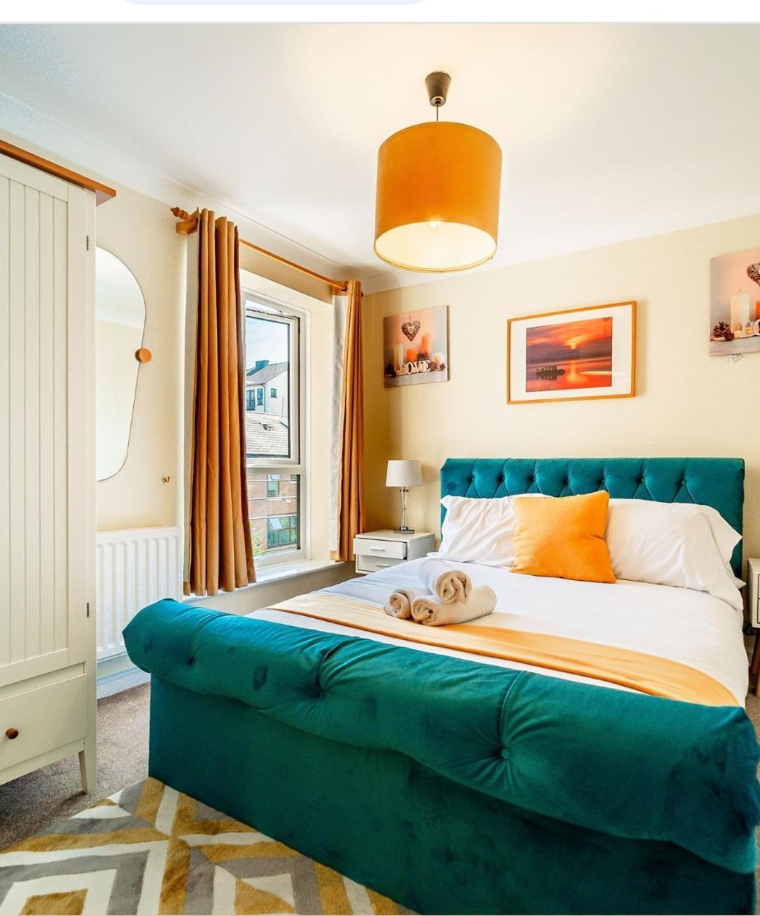 Luxury Riverview 2bed Apt- 5 Mins From Excel London, Canary Wharf, 02 Arena - Free Parking - Playstation 4 Provided Appartement *